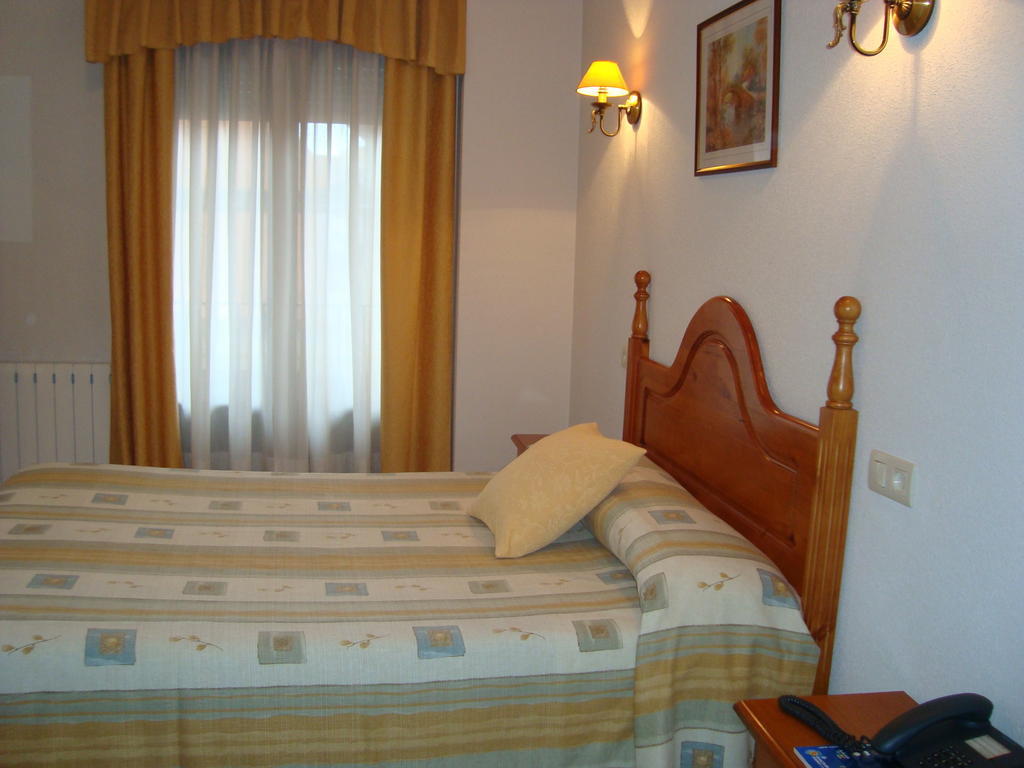 Hostal Universal Benavente Rum bild