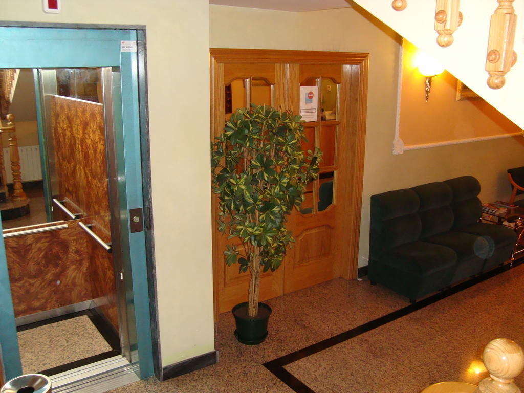 Hostal Universal Benavente Exteriör bild